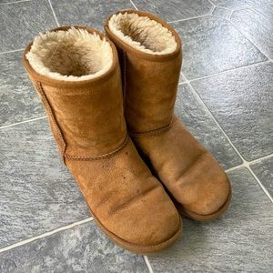 Tan classic short Uggs size 7